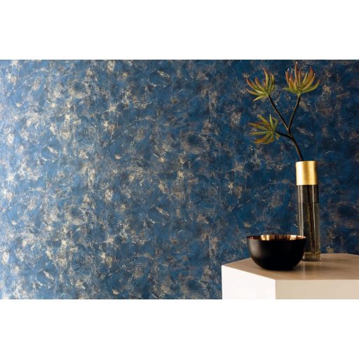 Valósághű megjelenésű nyers patinás vakolat/beton minta éjkék és arany tónus fémes hatás tapéta