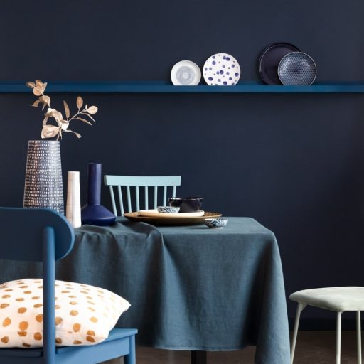 Caselio Only Blue 100606919 Strukturált egyszínű szövetminta éjkék tapéta