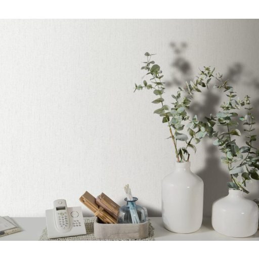 Egyszínű strukturált minta finom ezüst szálakkal fehér/törtfehér és ezüst tónus finom fémes hatás tapéta