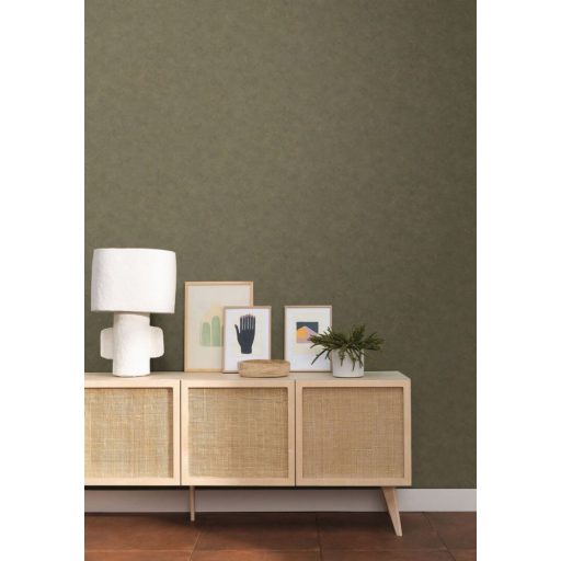 Betonhatású enyhén texturált minta fémes irizáló elemekkel khakizöld és arany tónus tapéta