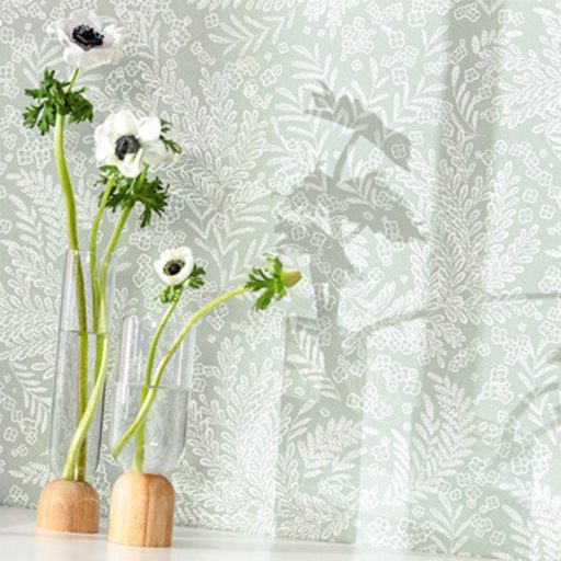 Caselio Flower Power 101897077 SEPTEMBER Csodás virágdekor hónapról hónapra Szeptember gyengéden fénylő őszi virágminta vízzöld íriszfehér tapéta