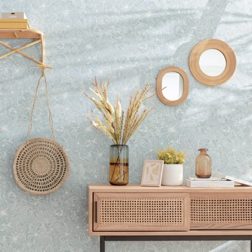 Buja felnagyított sűrű trópusi virágmotívum füstkék fehér tapéta