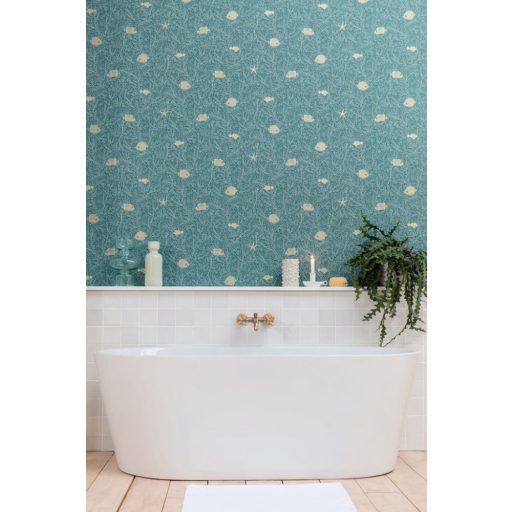 Tengeri hangulatú elbűvölő design - kis halakkal és korallokkal éjkék krémfehér és arany tónus fémes hatás tapéta