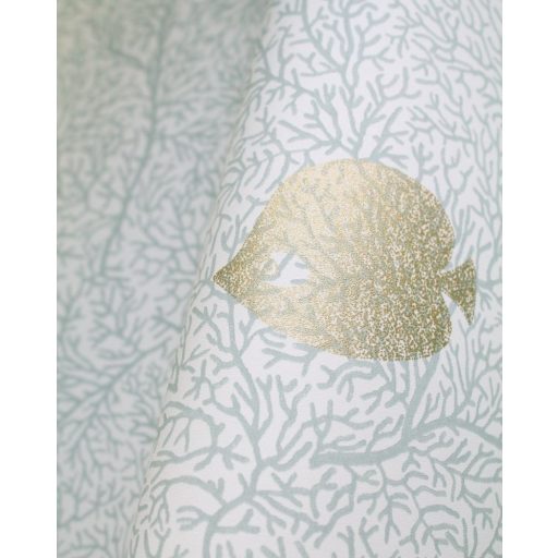 Tengeri hangulatú elbűvölő design - kis halakkal és korallokkal fehér világos menta és arany tónus fémes hatás tapéta