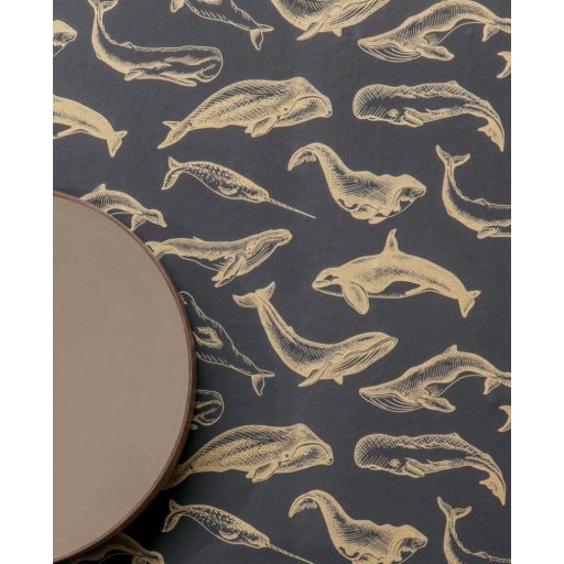 Emblematikus motívum tengeri emlősökkel : bálna delfin és kardszárnyú delfin fekete és arany tónus fémes hatás tapéta