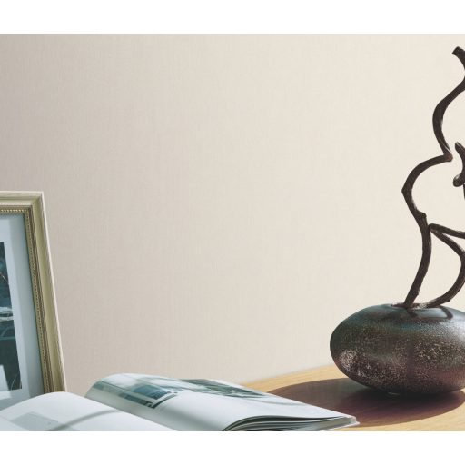 Strukturált egyszínű minta finom vonalkázással krémszín tónus tapéta