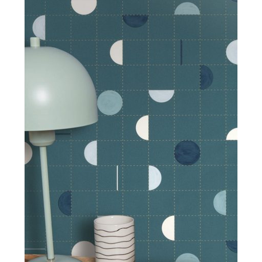 Körök és félkörök vonalak közé rendezve harmonikus geometrikus minta kék tónusok fehér petrol arany fémes hatás tapéta