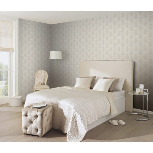 Finoman kidolgozott klasszikus barokk díszítőminta krém bézs és bézsarany tónus tapéta