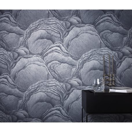 Rétegződött ásványi (pala)mintázat vagy akár felnagyított szirmok sötétkék és antracitkék tónus tapéta