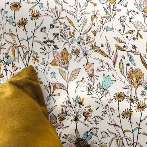 Herbárium! Mezei vadvirágok és pitypangok botanikai mintája krémfehér türkiz mustársárga rózsaszín és fekete tónus tapéta