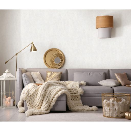 Strukturált betonhatású mintázat szürkésfehér és világosszürke tónus fémes hatás tapéta