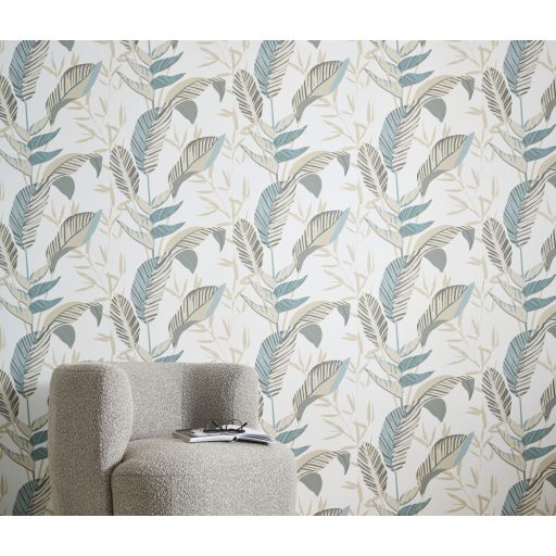 Monstera levelek filigrán ágakkal trópusi motívum törtfehér bézs zöld kék és ezüstszürke tónus fémes hatás tapéta