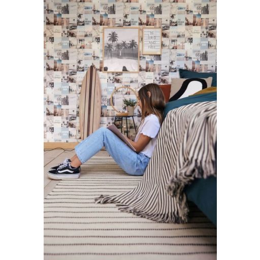 Caselio Young and Free 103346090 HAPPY PLACE Kollázs Utazási emlékek fotók krém szürke kék szines tapéta