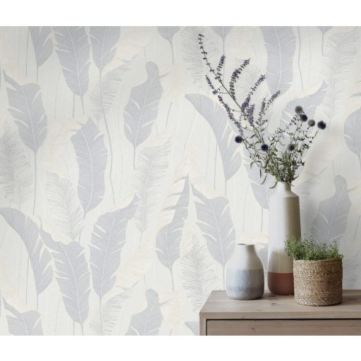 Finoman kidolgozott pálmalevelek kompozíciója fehér világosszürke szürke és ezüst tónus fémes hatás tapéta