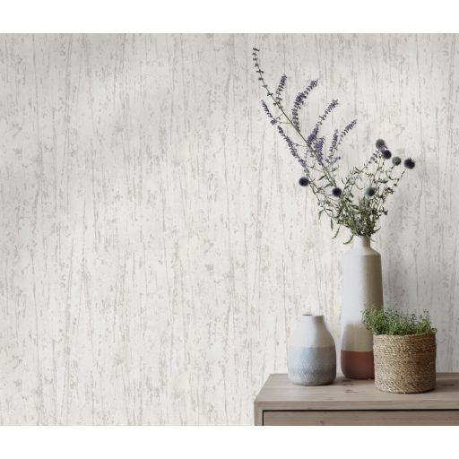 Karcolt betonhatású strukturált minta fehér/törtfehér világosszürke és ezüst fémes hatás tapéta