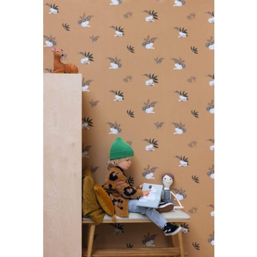 Finom levelek között pihenő rókák teveszőrbarna fekete fehér tapéta