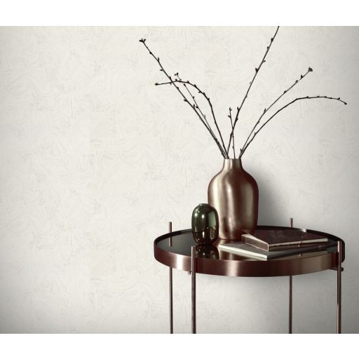 Különböző grafikai formák márványhatású megjelenése fehér és krémfehér tónus fémes hatás tapéta