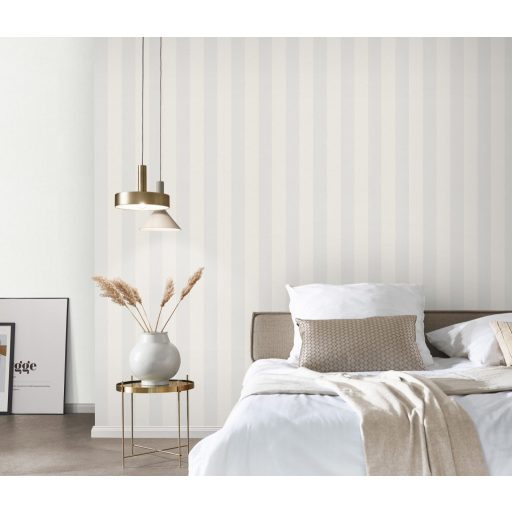 Egy klasszikus ragyogó új ruhában! Fémes tónusú csíkos/blokkcsíkos minta gyöngyház és világosszürke tapéta