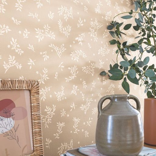 Ragyogó finom virágmotívum homokszín krémfehér tapéta