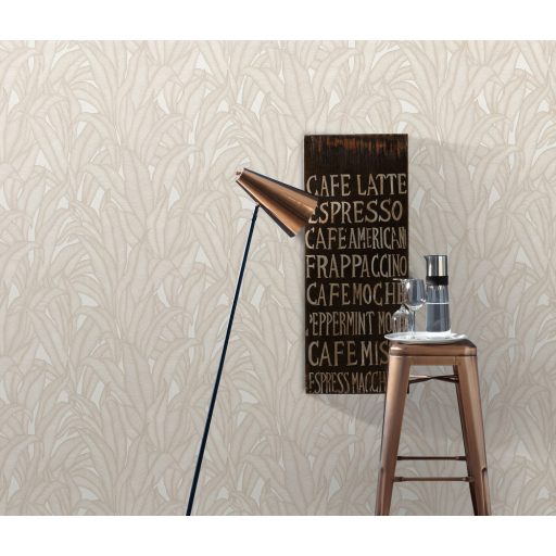 Elképesztő tervezői bravúr - Kifinomult struktúrájú egzotikus növények levelei krém és bézs tónus fémes hatás tapéta