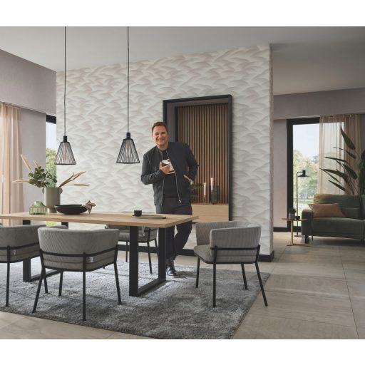 Dinamikus grafikus hullámminta - akár csillogó/szikrázó tenger vagy hegyvonulat krémfehér és szürkésbézs tónus fémes csillogó hatás tapéta