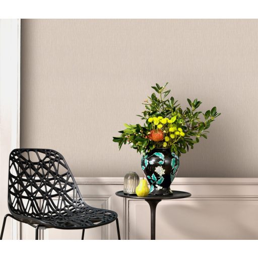 Finoman strukturált vonalkázott egyszínű minta bézs tónus csillámló hatás tapéta