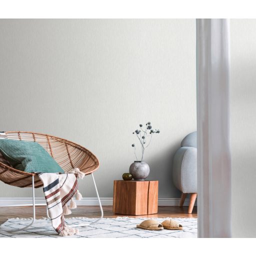 Finoman strukturált vonalkázott egyszínű minta szürkésfehér/világosszürke tónus csillámló hatás tapéta