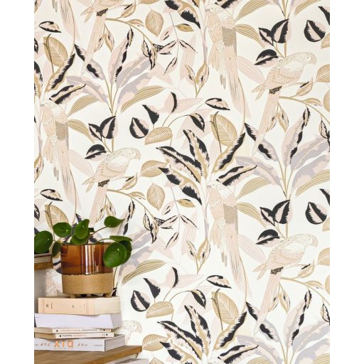 Egzotikus dekoráció lombok között papagájokkal fehér antracit rózsaszín és arany tónus fémes hatás tapéta