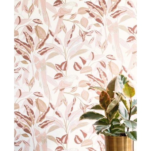 Egzotikus dekoráció lombok között papagájokkal fehér rózsaszín mályva és arany tónus fémes hatás tapéta