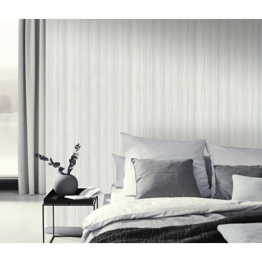 Kígyóbőrre emlékeztető strukturált fénylő méhsejt mintázat krém szürke világoskék és ezüst tónus fémes hatás tapéta