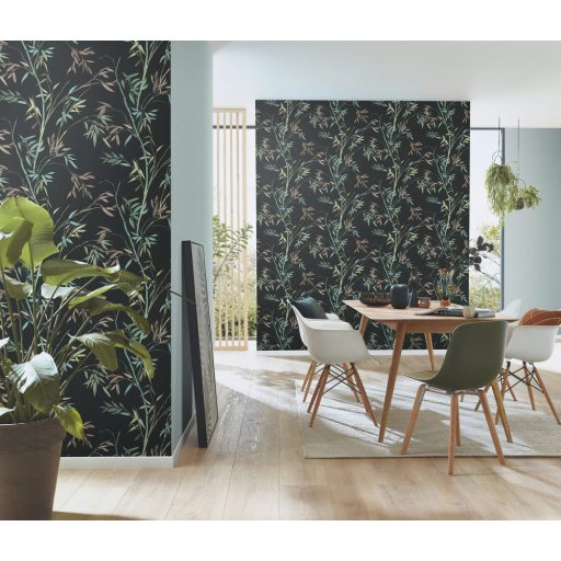 Akvarell megjelenésű filigrán bambusz ágak és levelek fekete barna zöld kékeszöld és sárgásbarna tónusok tapéta