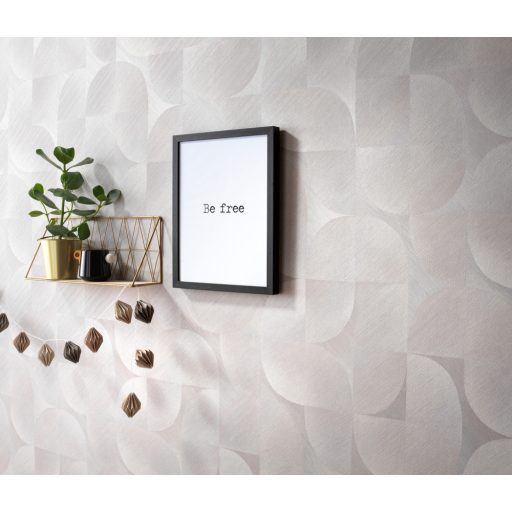 Lekerekített mértani elemek ötletes elrendezésben szürkésbézs szürkésbarna és szürkéslila tónus fémes szálcsiszolt felület tapéta