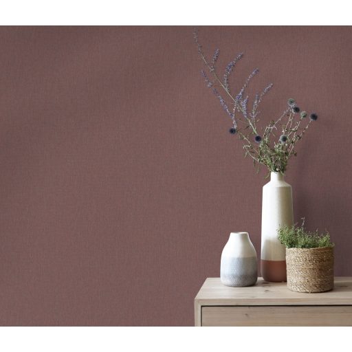 Strukturált egyszínű textilhatású minta lila/barnás lila tónus tapéta