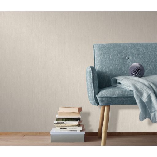 Finom vonalstruktúrájú fémes hatású egyszínű minta krém és bézs tónus enyhe fény tapéta