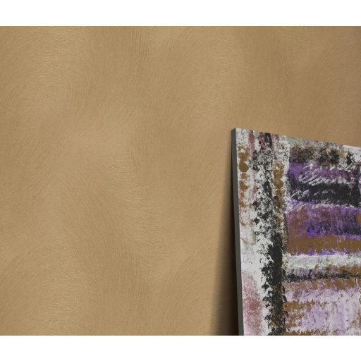 Ecsetvonásokkal kialakított anyagában mintás absztrakt design arany tónus finom mintafény tapéta