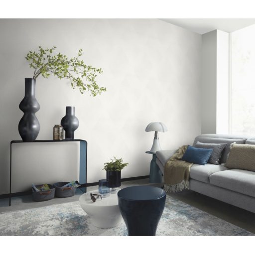 Legyezőszerűen megformált nagyléptékű háromszögek 3D mintája fehér/törtfehér tónus finom mintafény tapéta