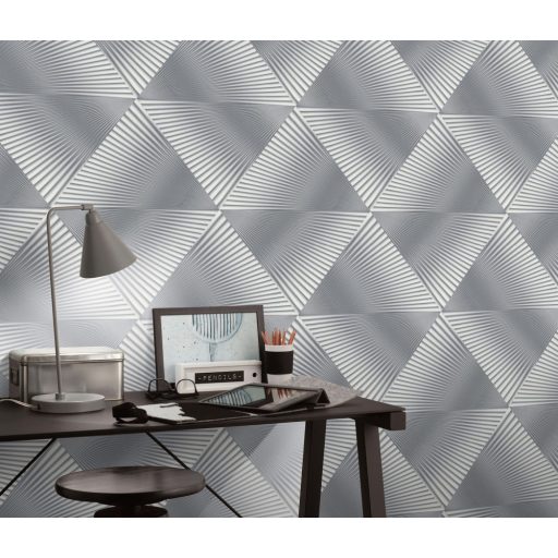 Legyezőszerűen megformált nagyléptékű háromszögek 3D mintája szürke ezüst és fehérezüst tónus finom mintafény tapéta