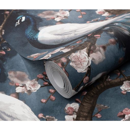 Fenséges pávák tündökölnek cseresznyevirág ágakon kék barna rózsaszín szürke és fehér tónus tapéta
