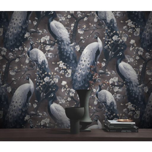Fenséges pávák tündökölnek cseresznyevirág ágakon barna szürke fekete és fehér tónus tapéta