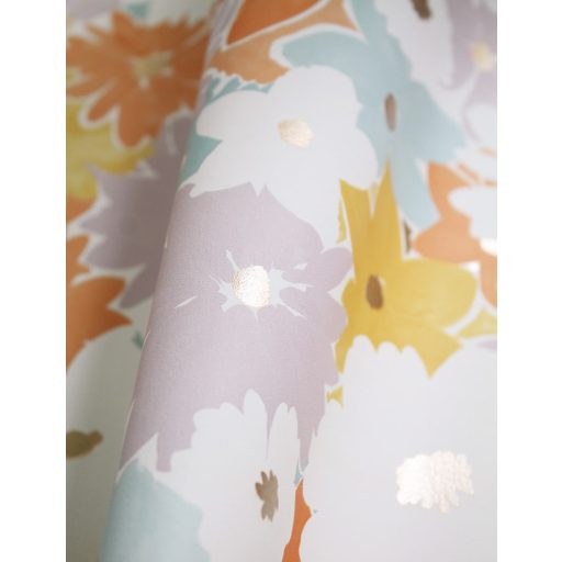 Még több virágfelhőt alkotó kis virág krémfehér türkizkék sokszínű tónus és fémes arany tónus tapéta