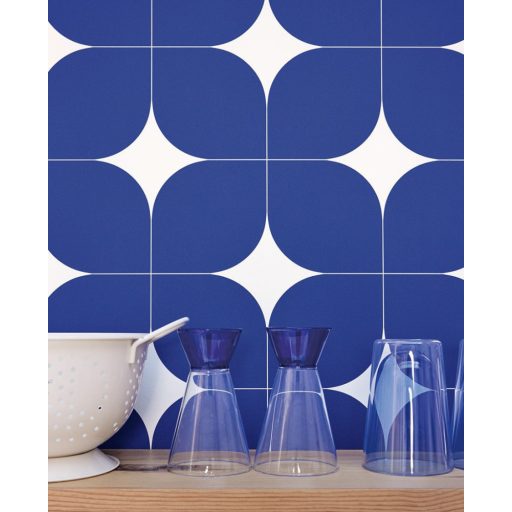 Kitérő a 70-es évekbe - Vintage 3D lekerekített élű négyzetek mintája fehér és elektrokék tónus tapéta