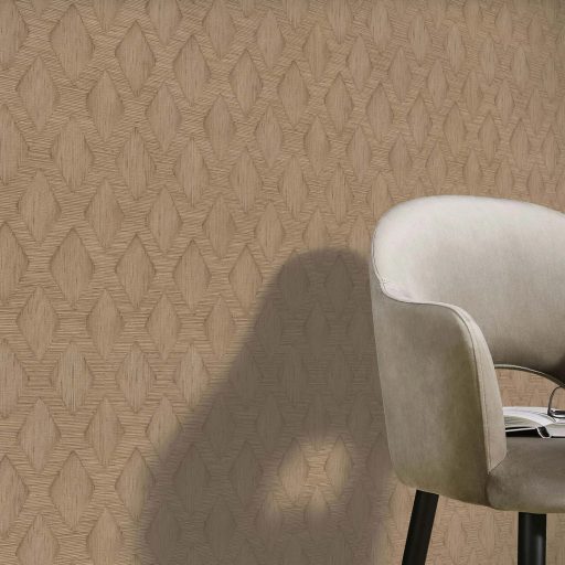 Rombusz és halszálka mintázat találkozása - texturált geometriai elegancia aranybarna karamell homokszín és mézbarna tónus tapéta