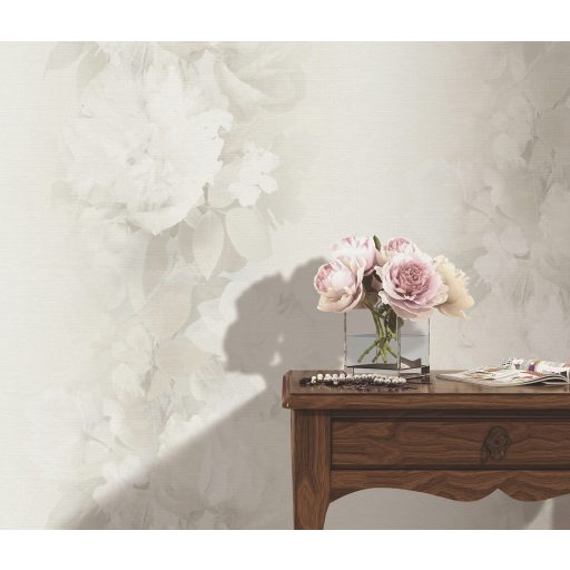 Álmodozva lebegő akvarell peóniák finom textil háttéren krém krémfehér bézs és szürkésbézs tónus csillogó hatás tapéta