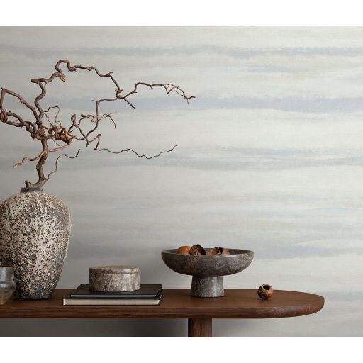 Tengerparti homok hullámzását idéző enyhén vízszintesen hullámos minta törtfehér ezüstszürke és jégkék tónus tapéta