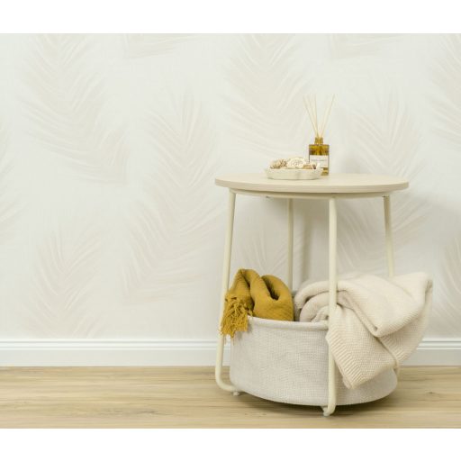 Finom rajzolatú tollszerkezetre emlékeztető nagyformátumú levél mintázat bézs és törtfehér tónus selyemfényű csillogás tapéta