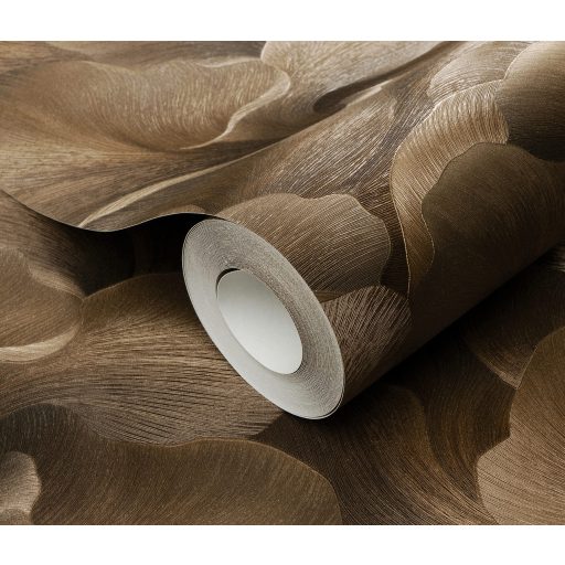 Finoman hullámzó és lágyan fodrozódó selymes stilizált virágszirmok bézs szürkésbarna és aranybarna tónus finom fény tapéta