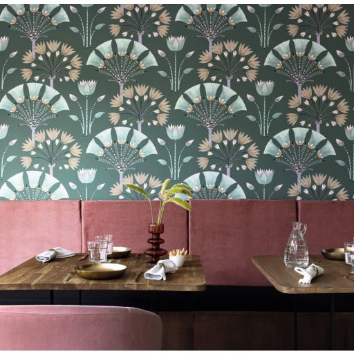 Geometrikus flóra megjelenítés - eleganciájával és stílusával kápráztat smaragdzöld lila bézs barna és arany tónus fémes hatás tapéta