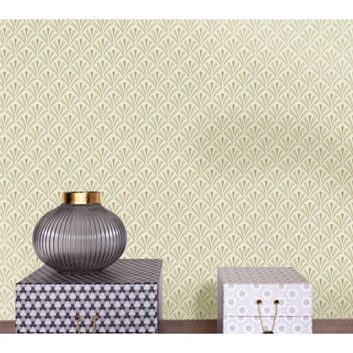 Stilizált kis legyező formájú (palmetta) art deco minta krémfehér mandulazöld és arany tónus fémes hatás tapéta