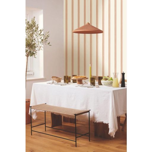 Kéttónusú vonalazású arany díszítésű izgalmas csíkos minta krémfehér antik rózsaszín bézses rózsaszín és arany tónus tapéta