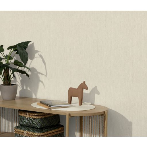 Finom függőleges vonalvezetésű barázdák - egyszínű texturált minta semleges bézs tónus finom fény tapéta